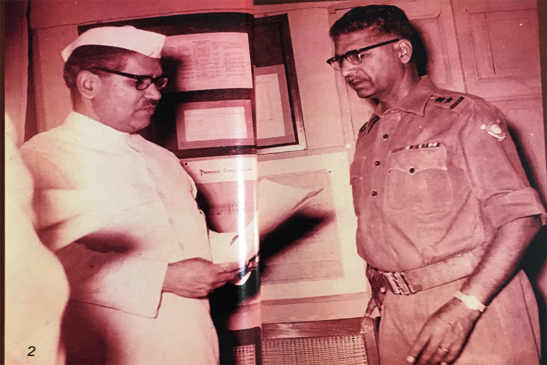 Dr. Shankar Dayal Sharma being briefed by Col. R. R. Narang, the founder Principal at SS Rewa
